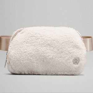 Lululemon Everywhere Fleece Belt Bag